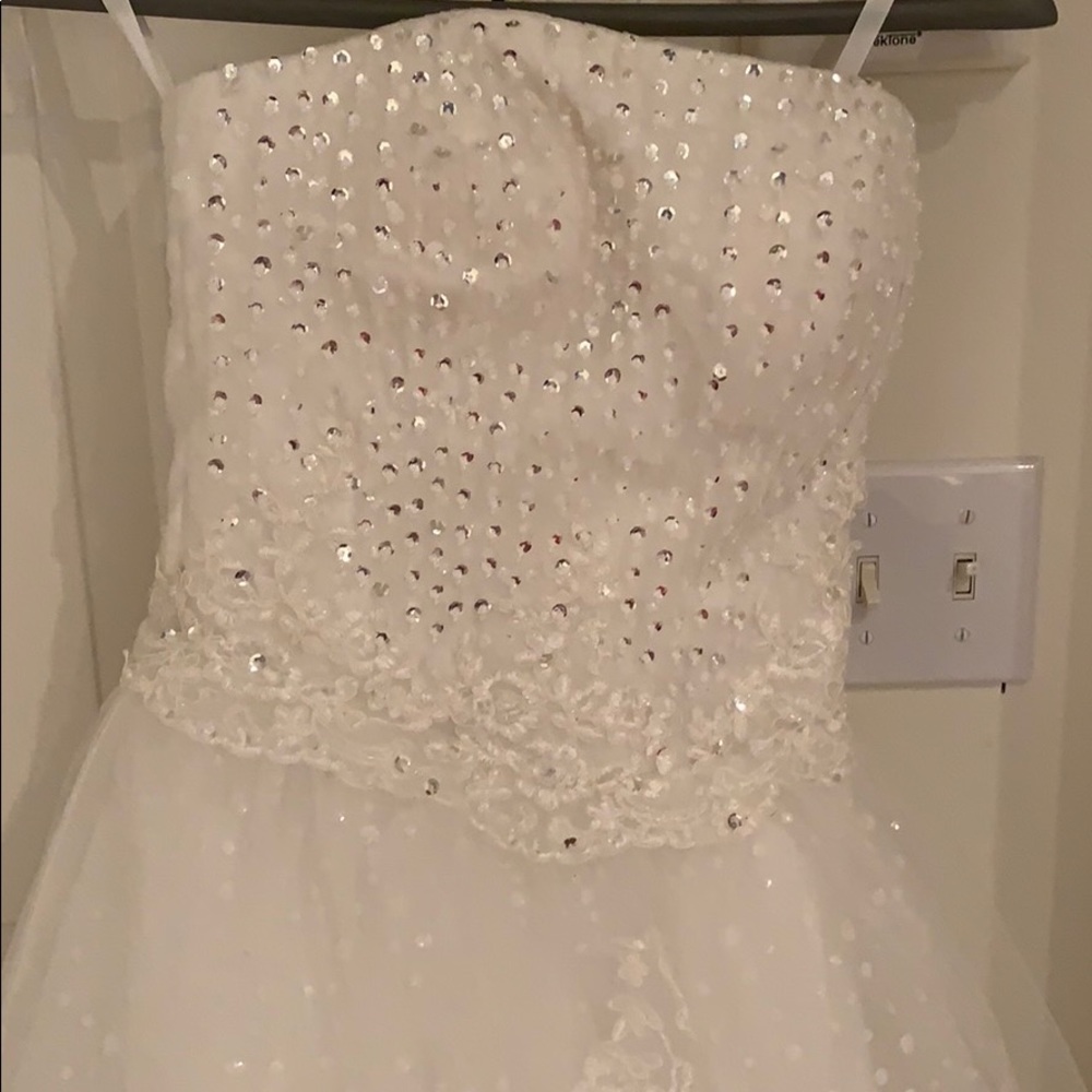 WEDDING DRESS - Picture 6 of 8